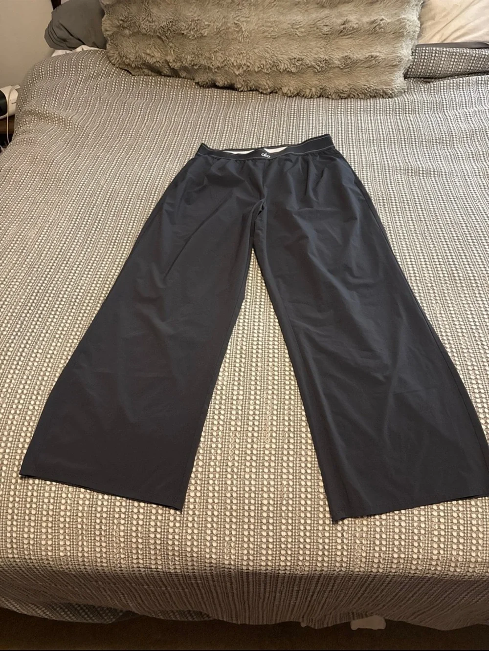 Alo yoga suit up trousers size large anthracite